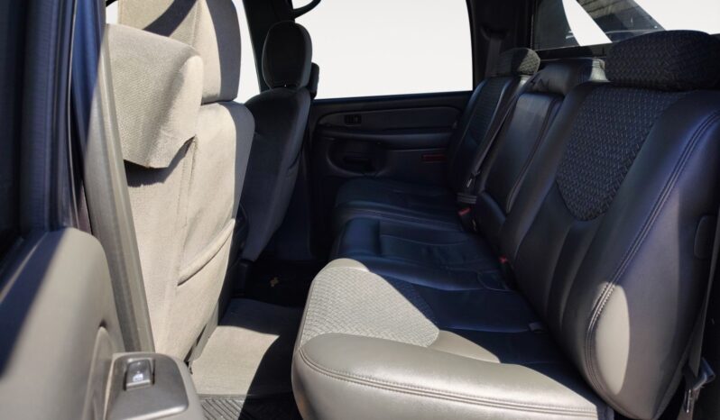 
								2004 Chevrolet Avalanche full									