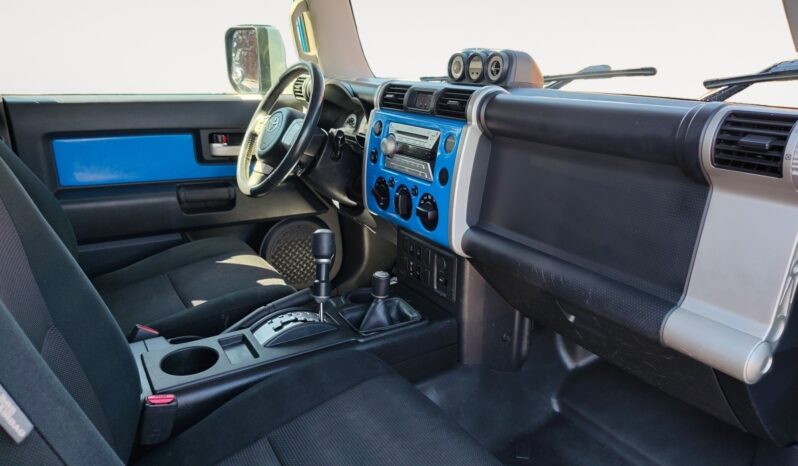 
								2007 Toyota FJ Cruiser full									