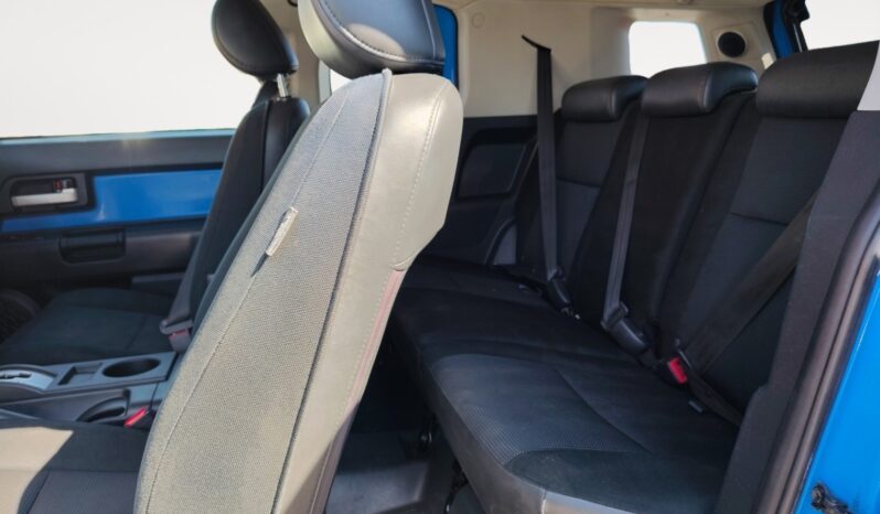 
								2007 Toyota FJ Cruiser full									